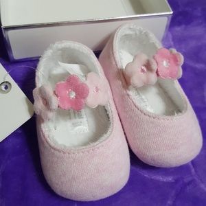 Precious little shoes for baby girl. NWT. 💖👶🏻💖